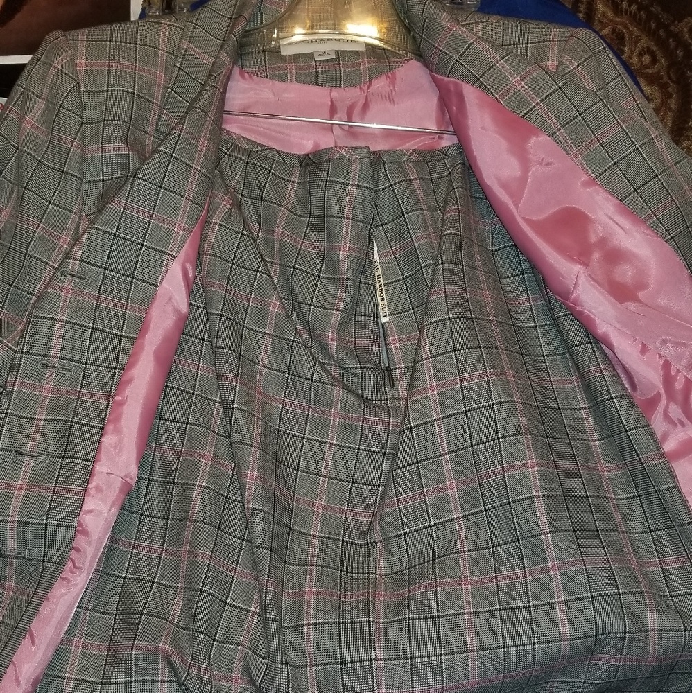 Women suit - Picture 2 of 3